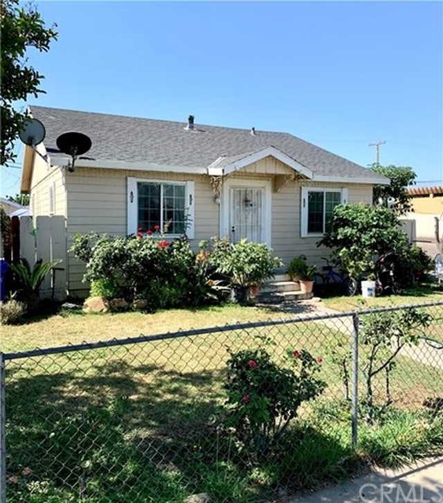 Home for sale listing photo: 15 E Doris Ave, Porterville, CA, 93257