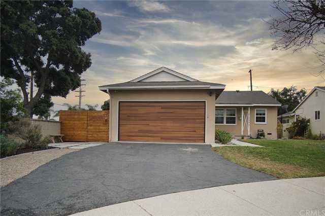 Home for sale listing photo: 6346 Charlwood St, Lakewood, CA, 90713