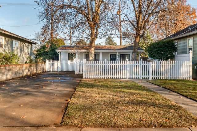 Home for sale listing photo: 1565 49th St, Sacramento, CA, 95819