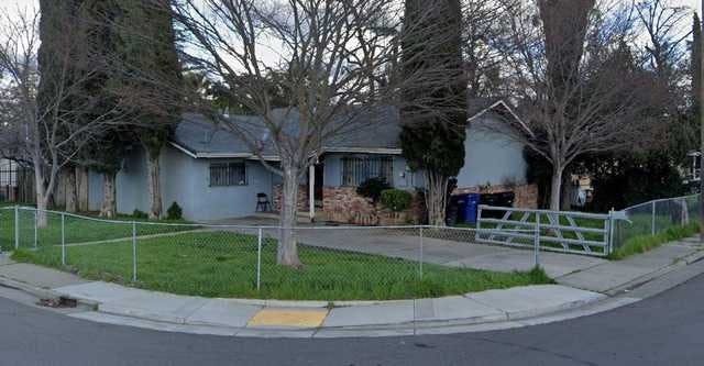 Home for sale listing photo: 3701 45th Ave, Sacramento, CA, 95824
