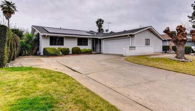 Home for sale listing photo: 52 Waterglen Cir, Sacramento, CA, 95826