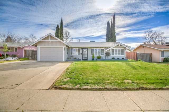 Home for sale listing photo: 7452 Rollingwood Blvd, Citrus Heights, CA, 95621