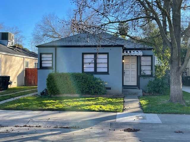 Home for sale listing photo: 2168 6th Ave, Sacramento, CA, 95818