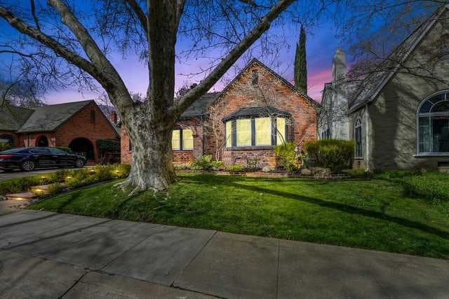 Home for sale listing photo: 1624 41st St, Sacramento, CA, 95819