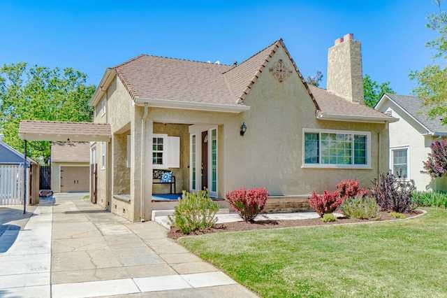 Home for sale listing photo: 2040 36th St, Sacramento, CA, 95817