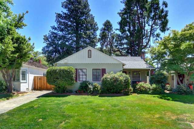 Home for sale listing photo: 2705 12th St, Sacramento, CA, 95818