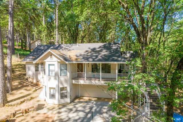 Home for sale listing photo: 17409 Lawrence Way, Grass Valley, CA, 95949