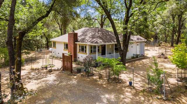 Home for sale listing photo: 5541 Rocky Ridge Rd, Placerville, CA, 95667