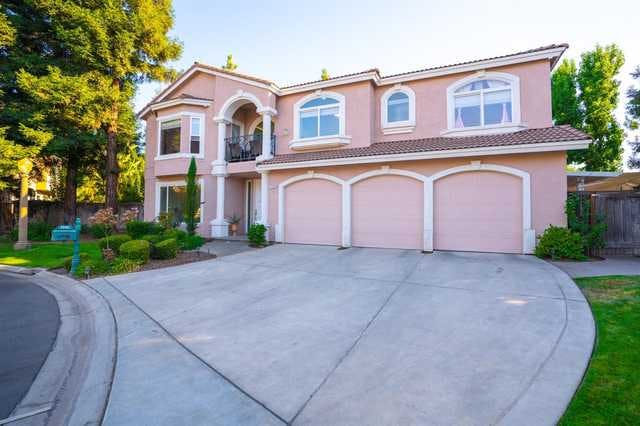 Home for sale listing photo: 2625 E Sean Ave, Fresno, CA, 93720