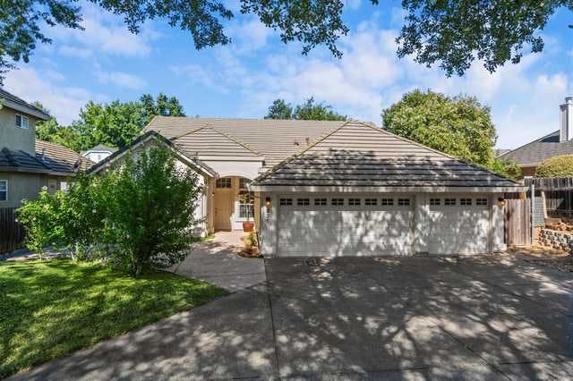 Home for sale listing photo: 2931 Whitewood Dr, Carmichael, CA, 95608