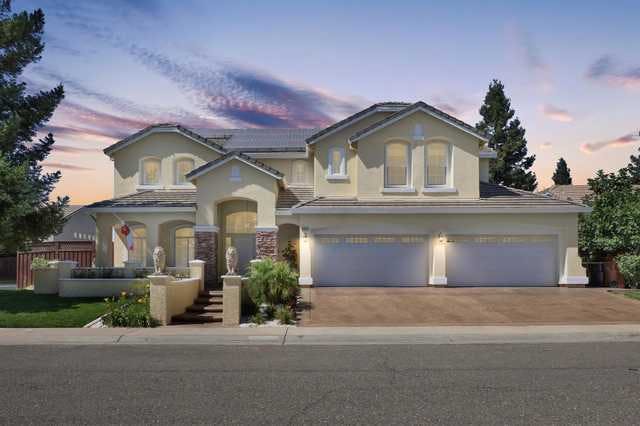 Home for sale listing photo: 9521 Timber River Way, Elk Grove, CA, 95624