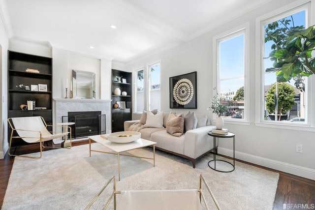 Home for sale listing photo: 1635 Lombard St, San Francisco, CA, 94123